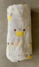 Load image into Gallery viewer, Organic Cotton Muslin Baby Swaddle Cloth with yellow and brown crown print on white.
